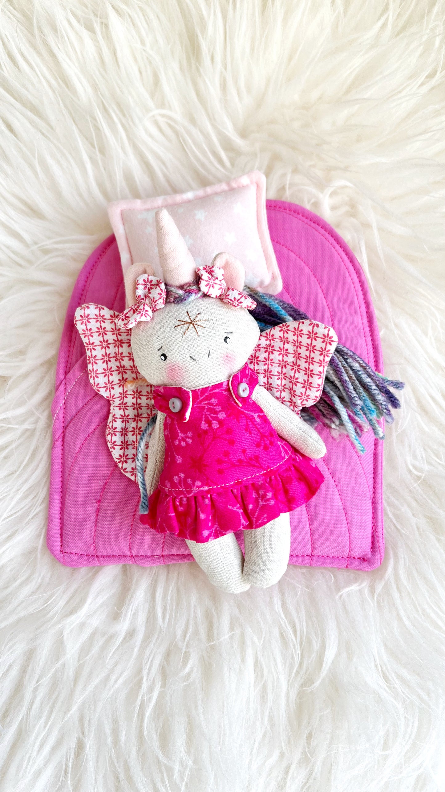 #5 Unicorn Doll, Rainbow Bed