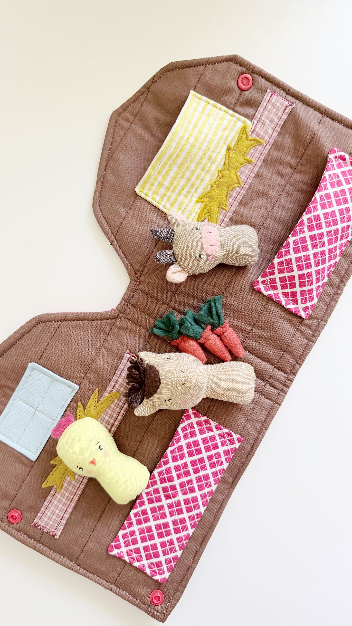 Barn Wallet, Barnyard House