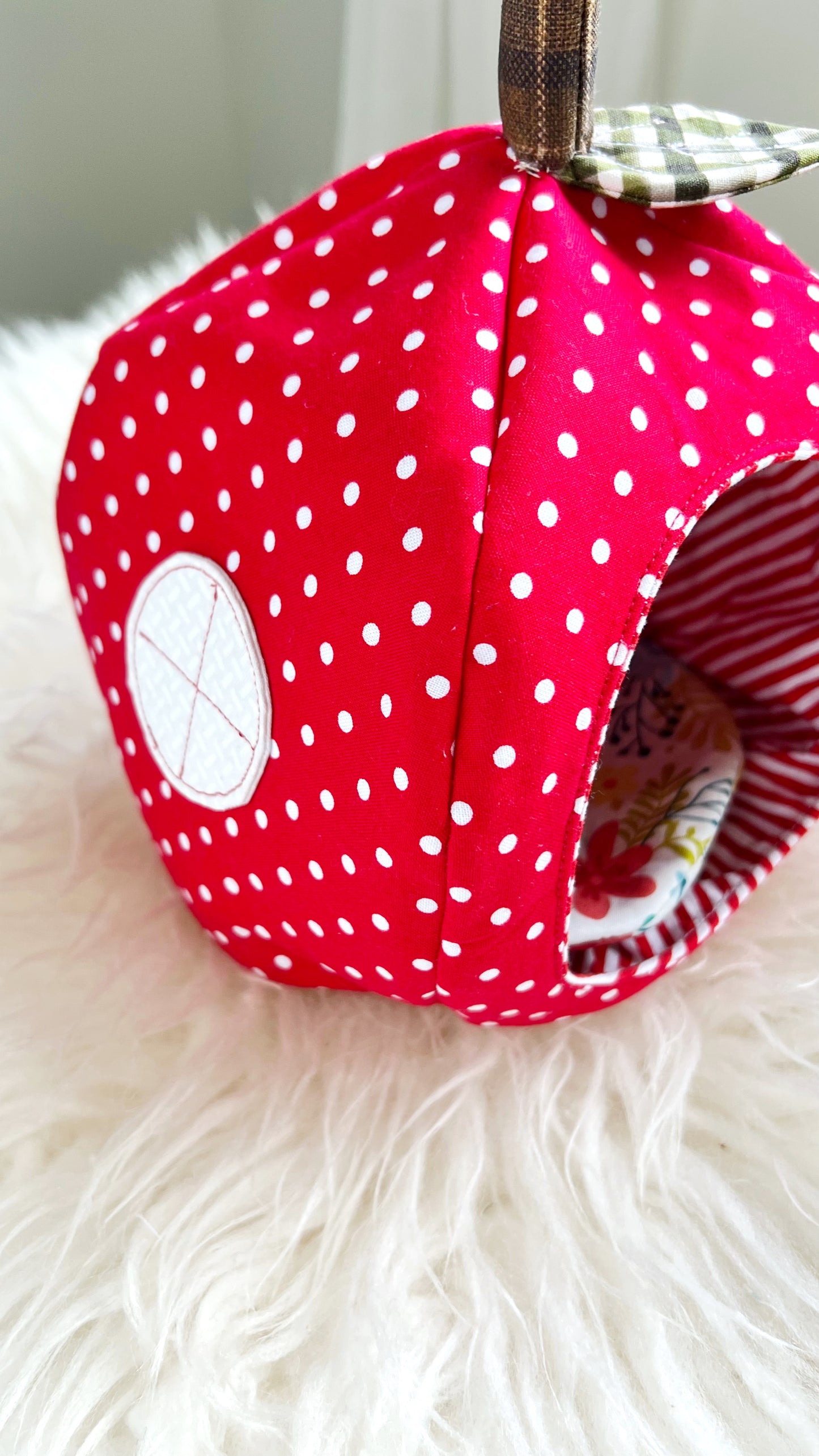 Burrow House, Apple bed, Mini doll Bed